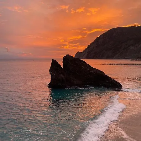Benvenuti A Monterosso * مونتيروسّو ال ماري